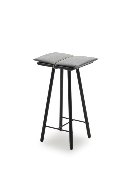 S1930328 Georg Bar Stool Black Oak, Low 01.jpg