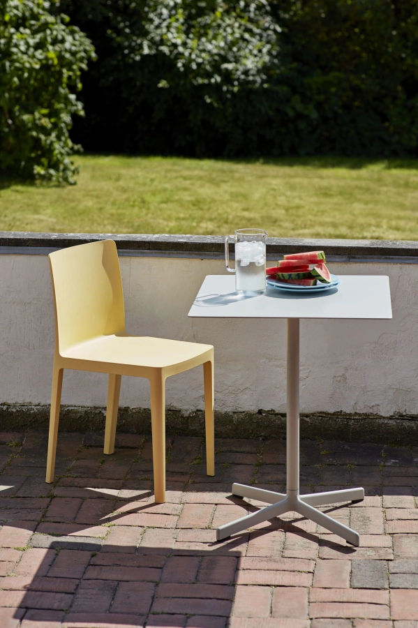 Elementaire Chair light yellow_Neu Table Square sky grey.jpg