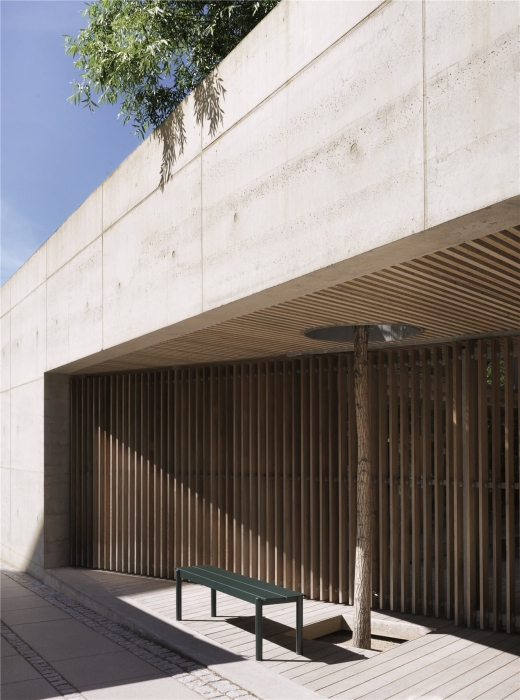 linear-steel-bench-dark-green-muuto-org.jpg