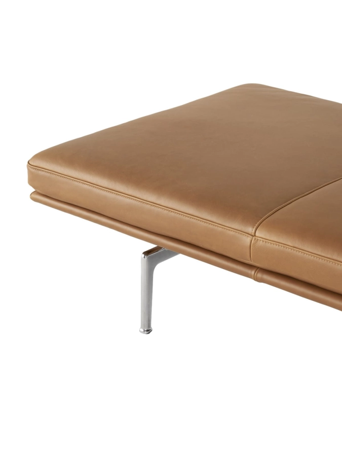 Outline-daybed-refine-leather-cognac-aluminum-detail-Muuto-5000x6667.jpg