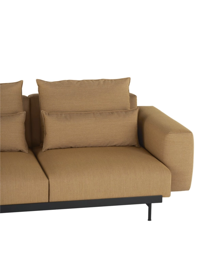 In-situ-sofa-3-seater-config-1-fiord-451-detail-Muuto-5000x6667.jpg