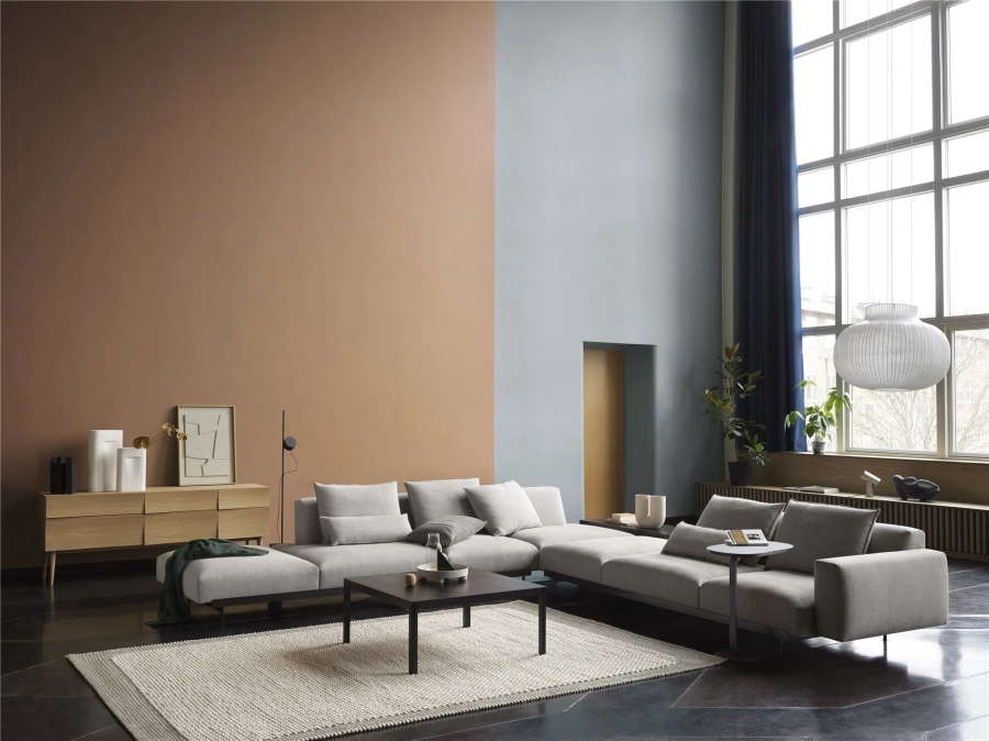 In-situ-corner-conf-9-clay-12-workshop-black-pebble-light-grey-reflect-180-oak-strand-pendant-muuto-org.jpg