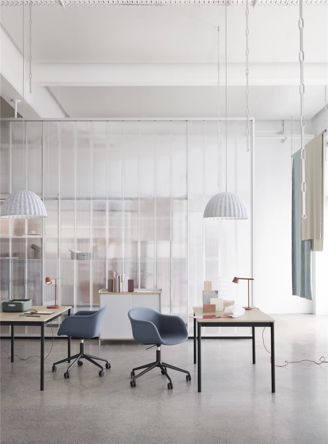 Under-the-bell-o55-fiber-gaslift-divina-154-base-table-tip-enfold-muuto-org.jpg