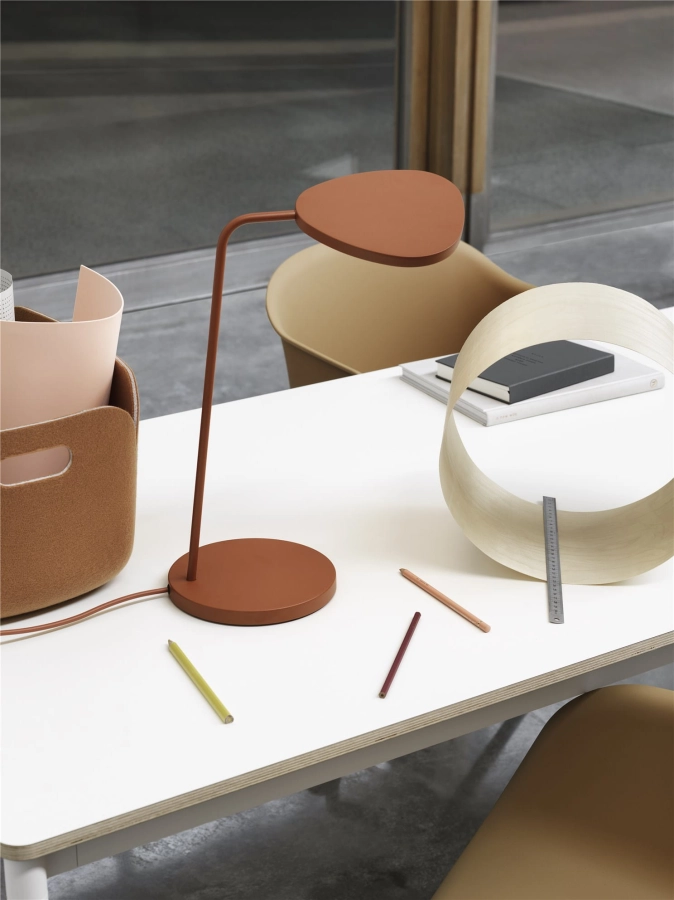leaf-lamp-restore-fiber-arm-chair-muuto-org.jpg