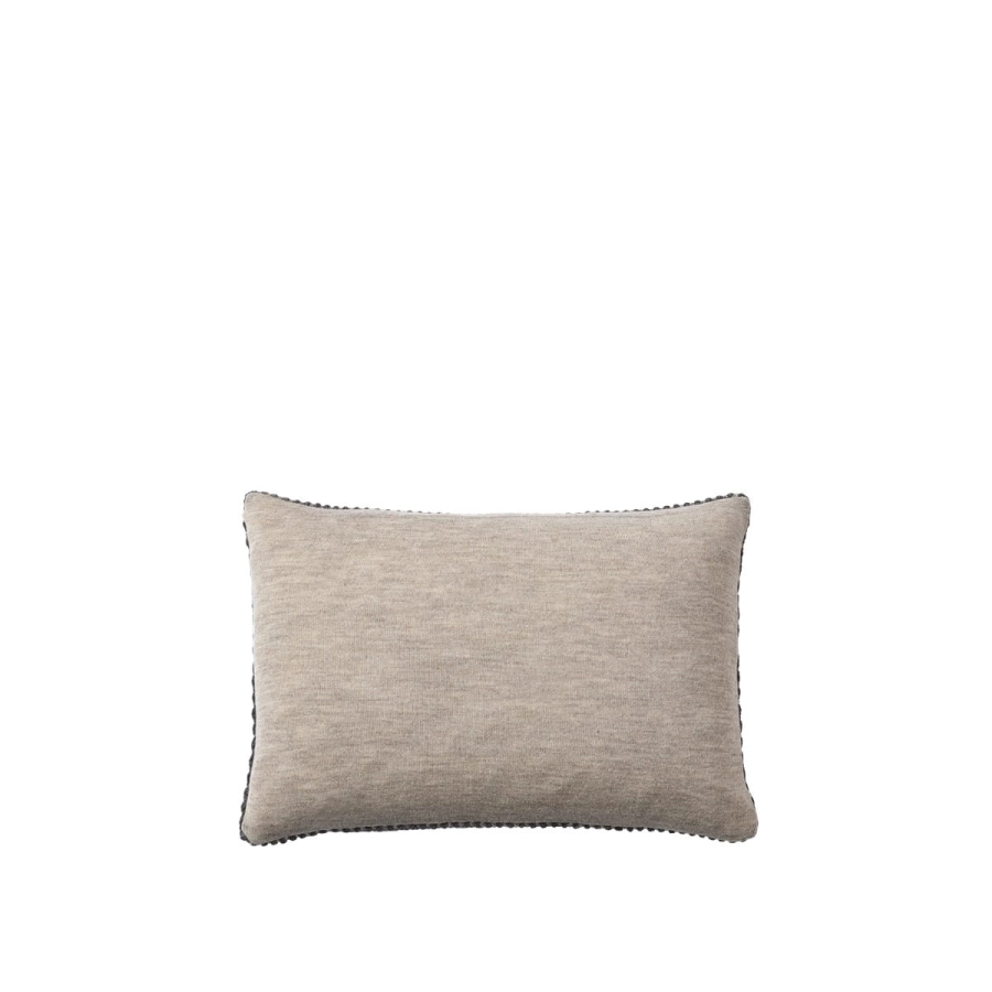 Twine-cushion-dark-grey-back-40x60-Muuto-5000x5000-hi-res.jpg