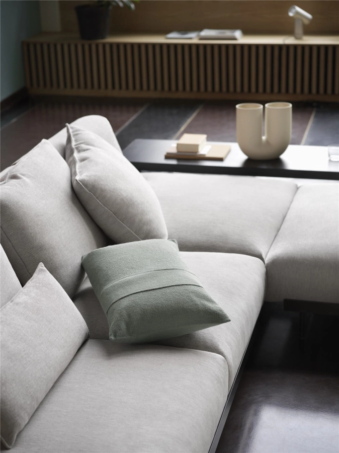 In-situ-sofa-clay-12-layer-sage-green-kink-vase-muuto-org.jpg