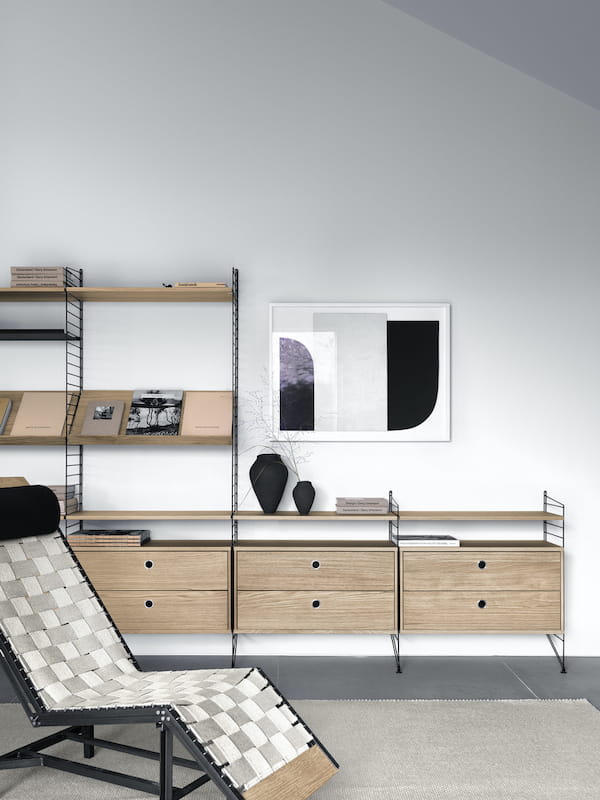 string-system-living-room-oak-black_portrait_large.jpg