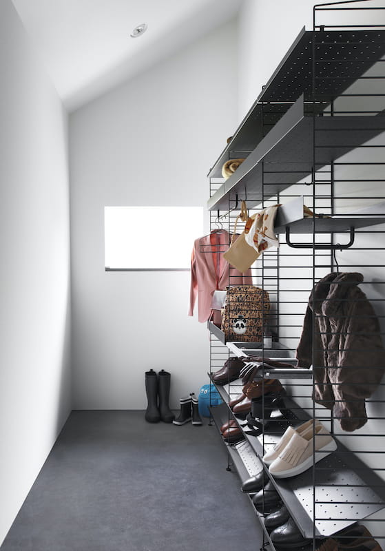 string-system-hallway-black_portrait_large.jpg
