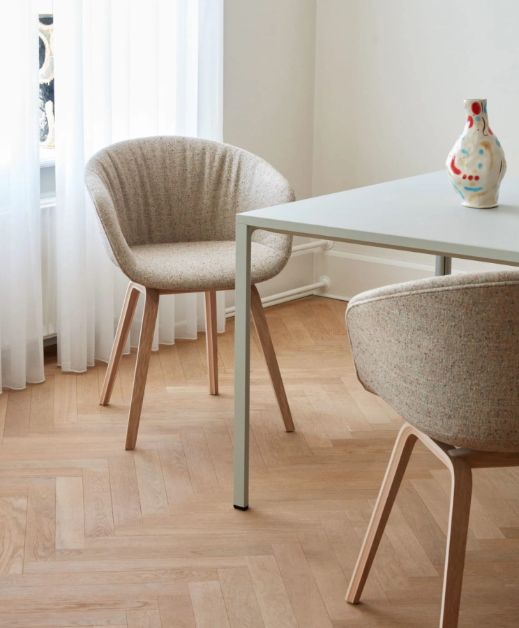 AAC 23 Soft Bolgheri LGG60 matt lacquer oak base_New Order Table cloud grey.jpg