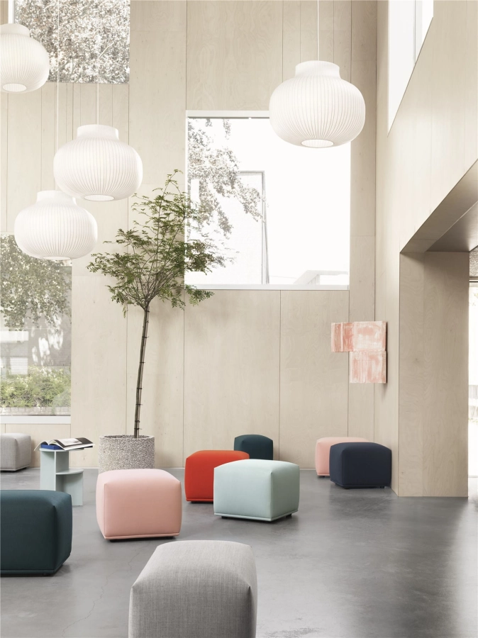 echo-pouf-forest-nap-992-512-remix-123-vidar-542-554-forest-nap-912-strand-lamp-closed-halves-muuto-org.jpg