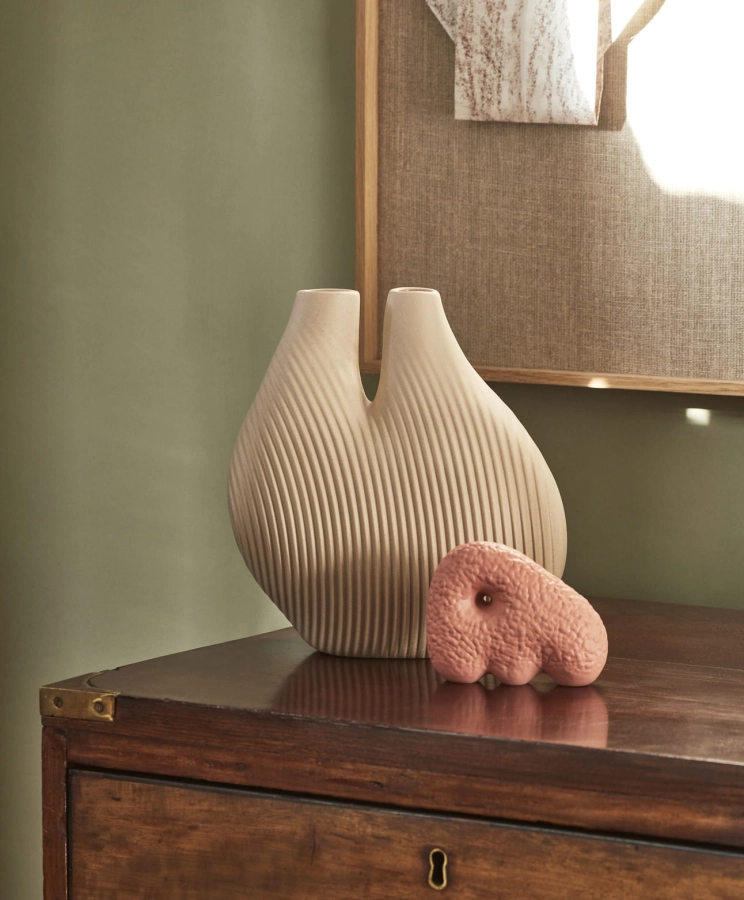 W_and_S_Little_Lion_Sculpture_dark_pink_W_and_S_Chamber_Vase_light_beige.jpg
