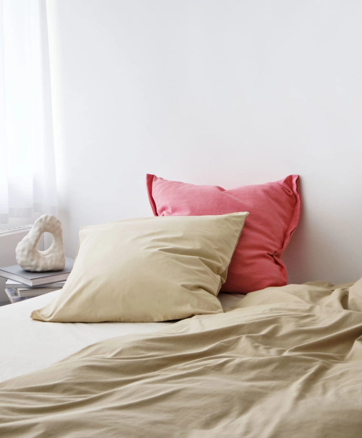 Duo Bed Linen cappuccino_Plica Tint flamingo_W and S Boulder Bookend ivory.jpg