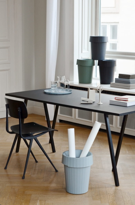 Loop Stand Table black_Result Chair black_Shade Bin grey_Anything light grey_Perforated Tray.jpg