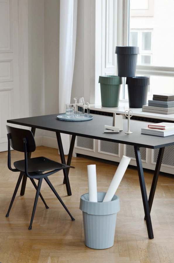 Loop Stand Table black_Result Chair black_Shade Bin grey_Anything light grey_Perforated Tray.jpg