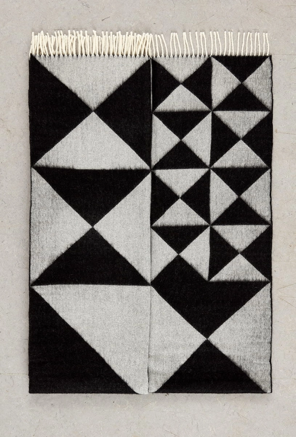 VERPAN_MIRROR, BLACK, FOLDED_LR.jpg