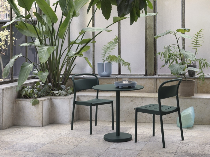 linear-steel-side-chair-cafe-table-70-dark-green-platform-tray-kink-vase-V2-muuto-org_(150).jpg