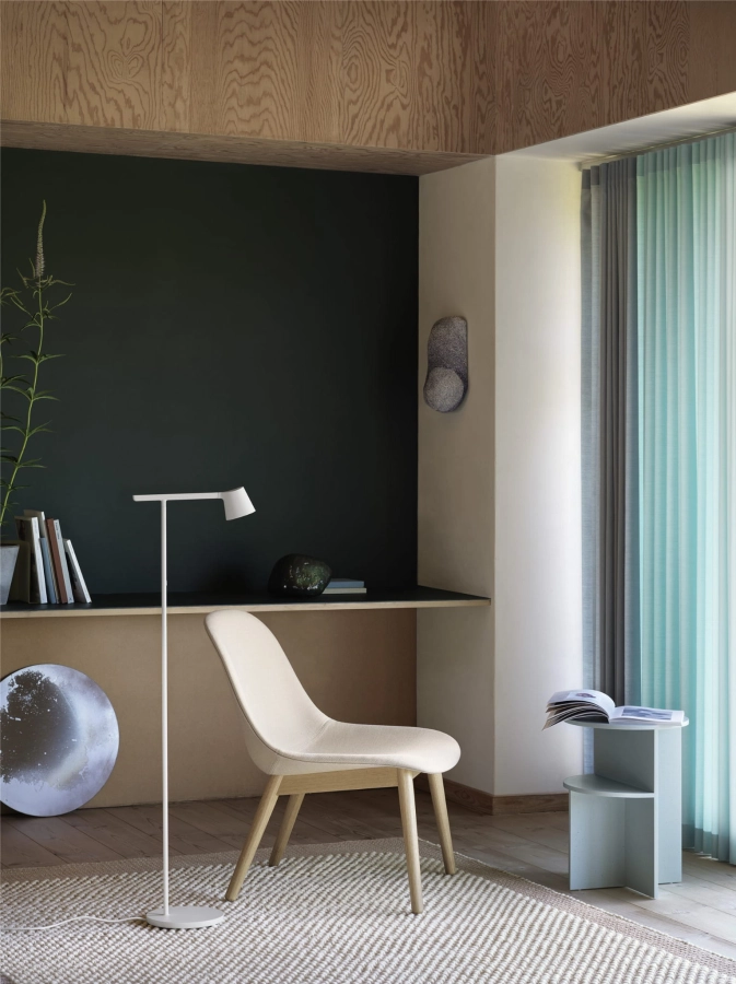 Tip-Floor-Lamp-Grey-Fiber-Lounge-Chair-Wood-Base-Steelcut-Trio-236-oak-Pebble-Rug-Rose-Halves-sage-green-Muuto-med-res_(150).jpg