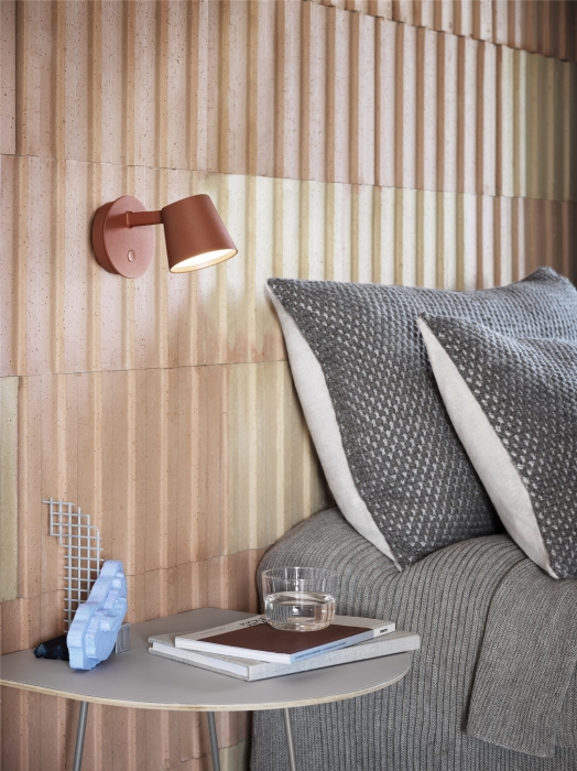 Tip-Wall-lamp-copper-brown-airy-half-side-table-grey-twine-cushion-grey-rythm-throw-light-grey-muuto-med-res_(150).jpg