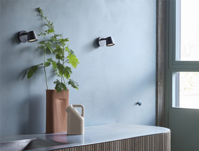 Tip-wall-lamp-black-ridge-vase-terracotta-tub-jug-dots-metal-V2-muuto-med-res_(150).jpg