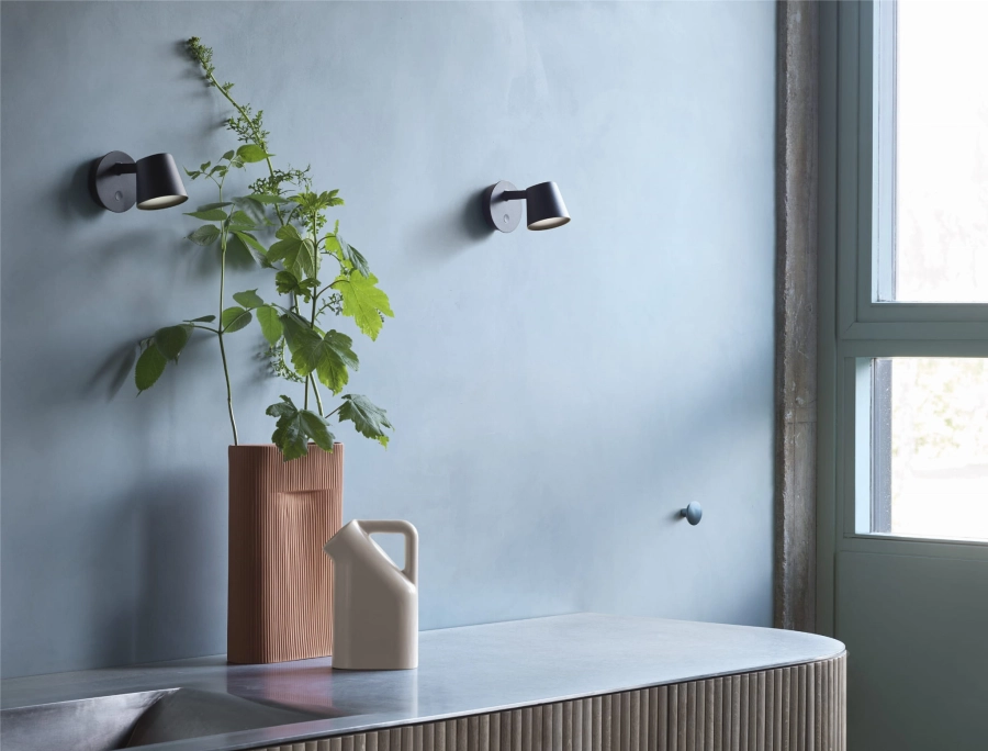 Tip-wall-lamp-black-ridge-vase-terracotta-tub-jug-dots-metal-V2-muuto-med-res_(150).jpg