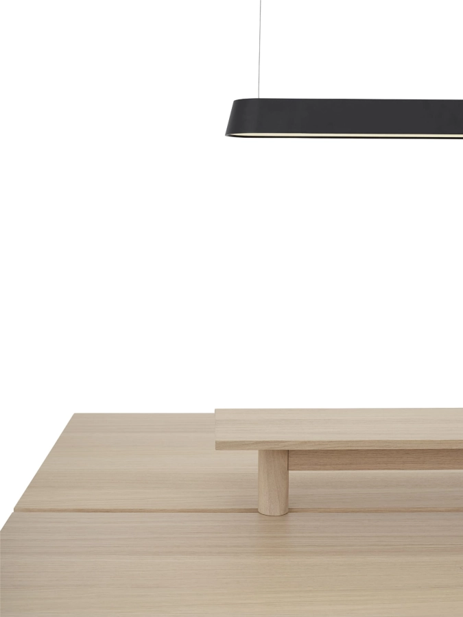 Linear-system-table-oak-veneer-oak-w-long-tray-pendant-lamp-detail-Muuto-5000x6667-hi-res_(150).jpg
