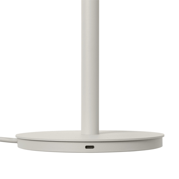 Linear-table-lamp-grey-detail-Muuto-5000x5000-hi-res_(150).jpg