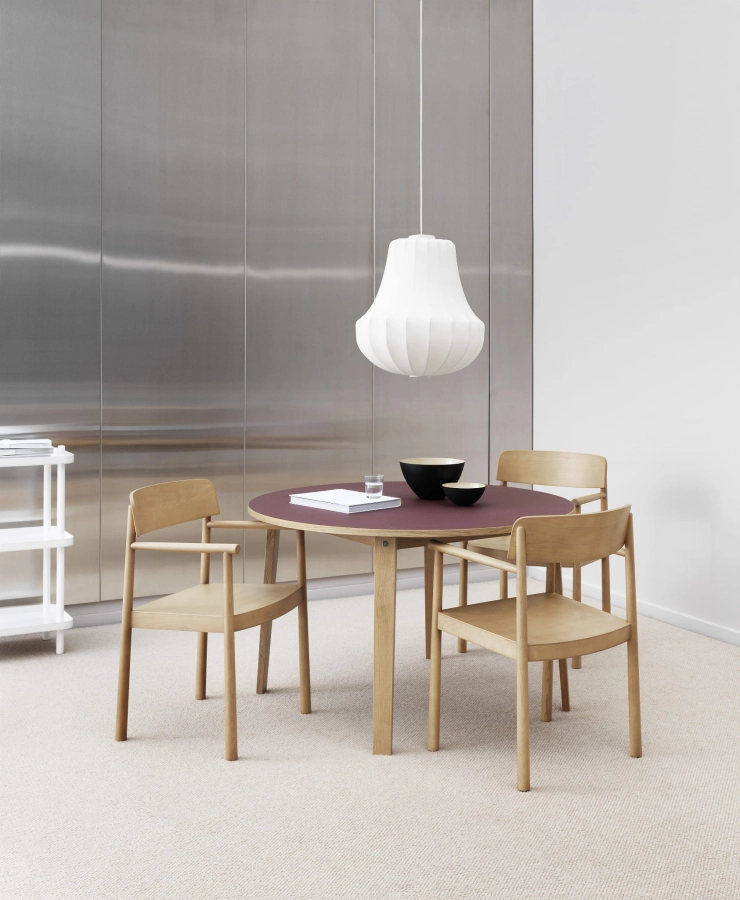 2020_Timb_Armchair_Tan_Slice_Table_Ł120_4154_Phantom_Lamp_01.jpg