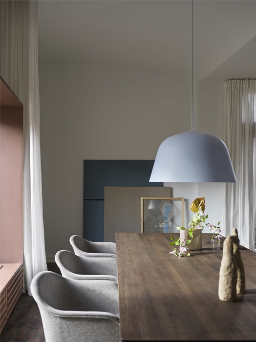 Ambit-Ø55-light-blue-70-70-smoked-oak-fiber-armchair-clay-12-ridge-vase-muuto-org_(150).jpg