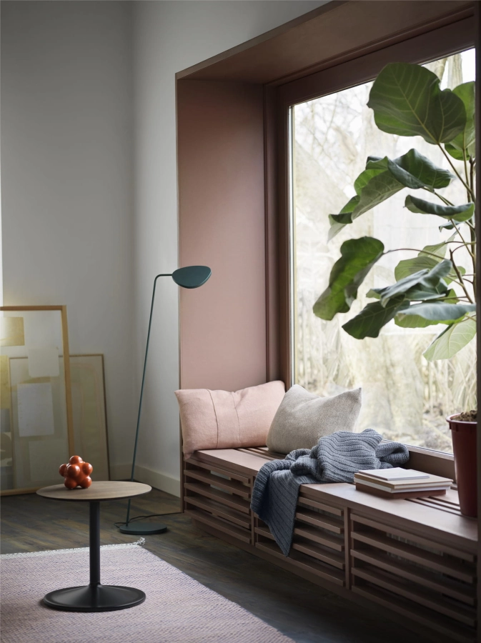 Soft-side-smoked-oak-black-Ø41-H40-ply-rug-leaf-lamp-layer-cushion-ample-throw-muuto-org_(150).jpg
