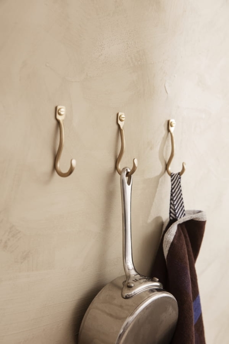 fermLIVING-CurvatureHooksSetOf3-Brass-image.jpg
