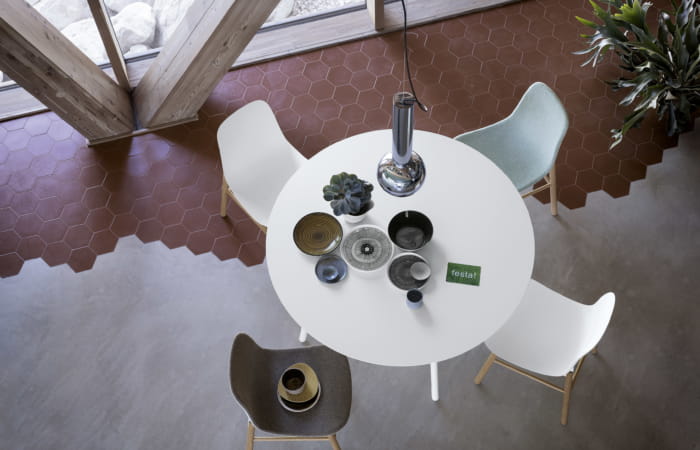 Sharky_BCNtable_-700x450.jpg