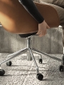 AAC 155_Sense cognac alu tilt swivel base 01.jpg