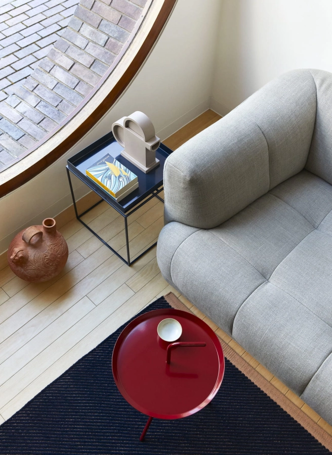 Quilton 3 Seater Linen Grid adriatic blue_DLM cherry red high gloss_Tray Table deep blue high gloss_Bias dark blue.jpg