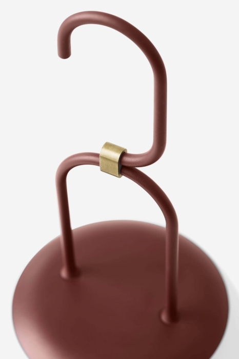 Lucca_SC51_Maroon_Brass_Close up.jpg