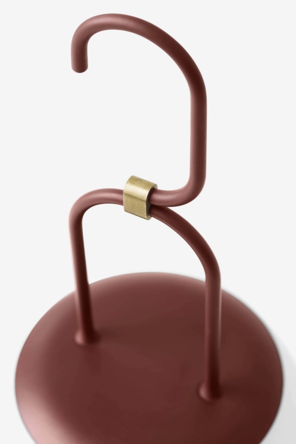 Lucca_SC51_Maroon_Brass_Close up.jpg