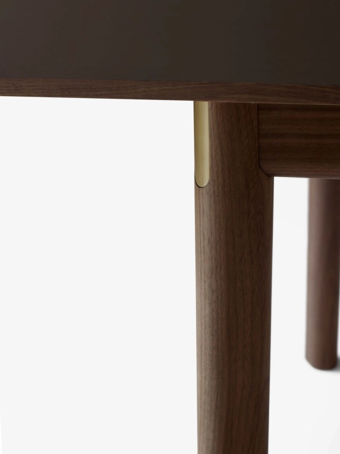 Patch_HW2_Oiled walnut_Fenix Cacao Orinoco &amp; Brass_Close up.jpg
