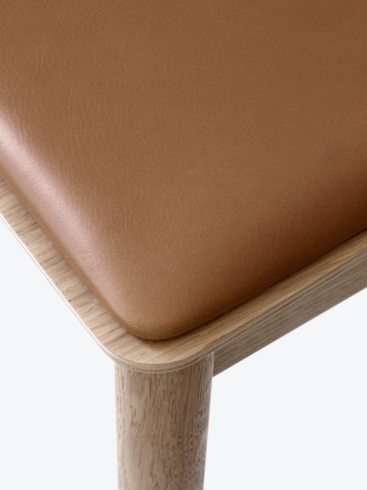 Betty_TK3_Oak w. Cognac Silk Leather_Close_Up.jpg