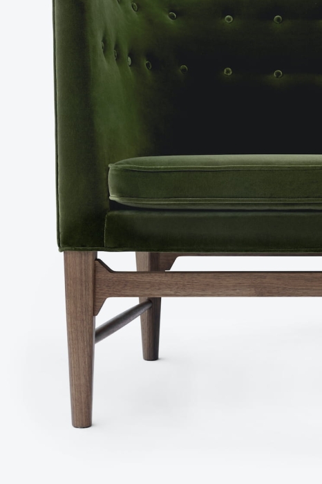 Mayor AJ5 Velvet, Pine_Walnut_Close up.jpg