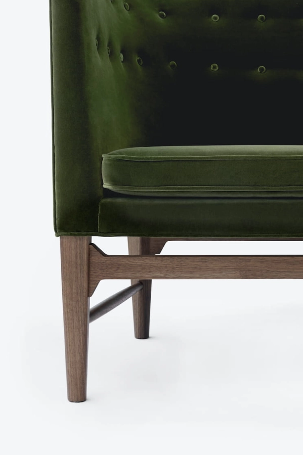 Mayor AJ5 Velvet, Pine_Walnut_Close up.jpg