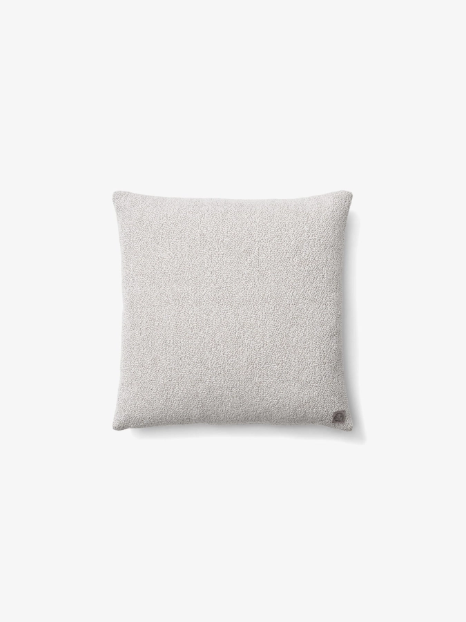 SC28_Tradition_Collect_Boucle_Cushion_IvorySand_logo-1500x2000.jpeg