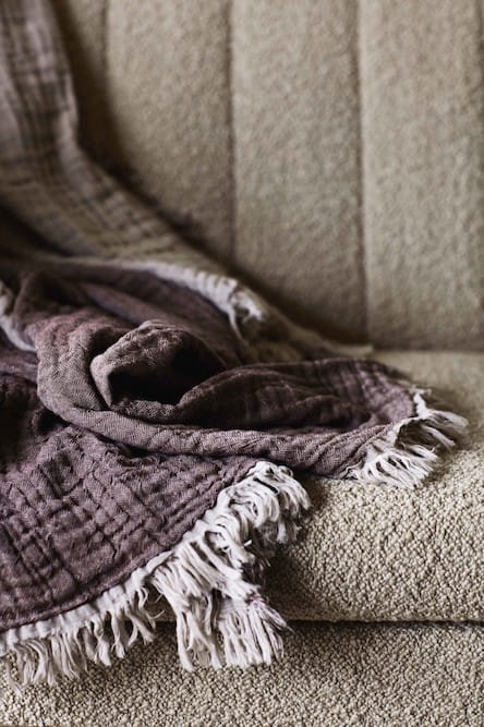 ATD_lifestyle_2020_Loafer_SC25_Tradition-collect-Cotton-Throw-SC32_web-1333x2000.jpeg