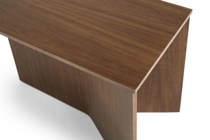 9440372009000_Slit Table Wood Oblong wb lacquer walnut_detail 01.jpg