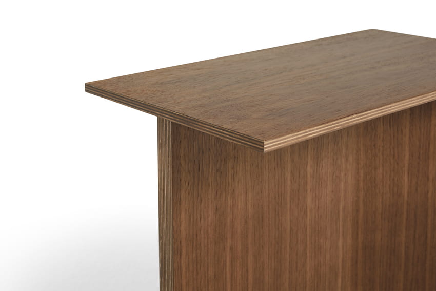 9440372009000_Slit Table Wood Oblong wb lacquer walnut_detail 02.jpg