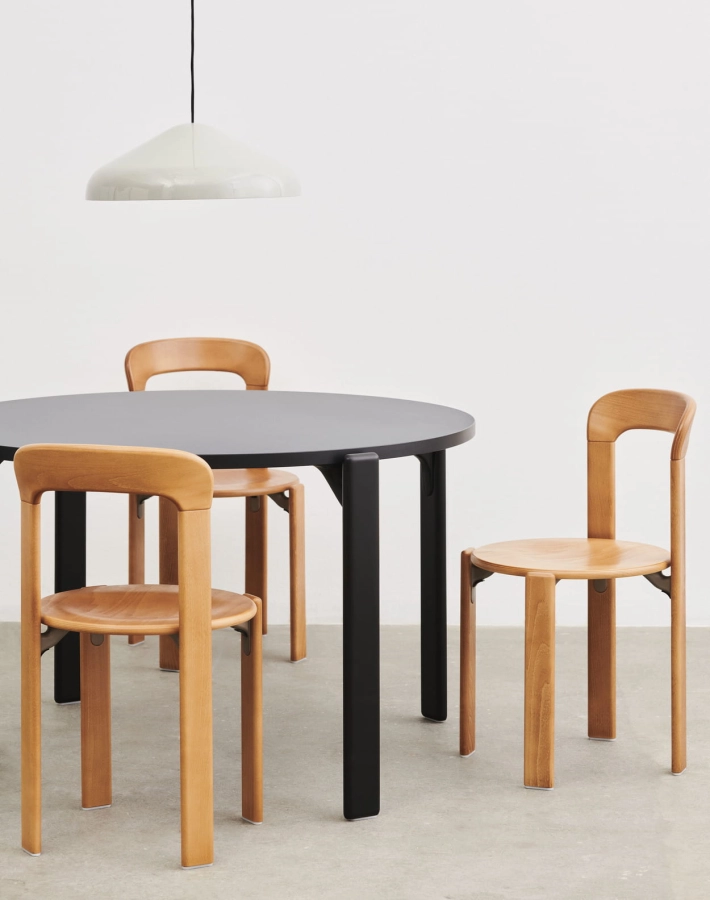 Rey Table vulcano laminate deep black wb lacquer beech_Rey Chair golden wb lacquer beech_Pao Steel Pendant 230 cream white.jpg