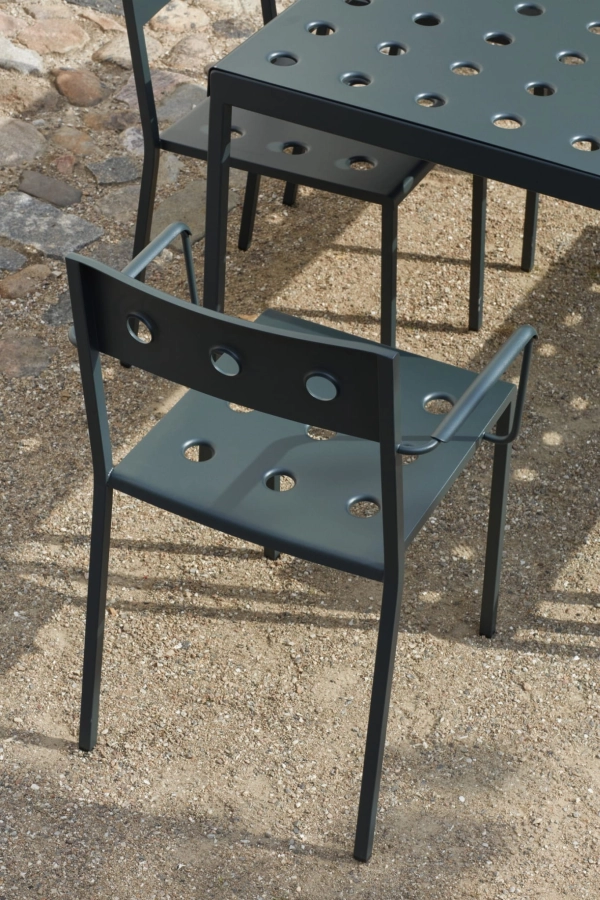 Balcony Armchair dark forest 01.jpg