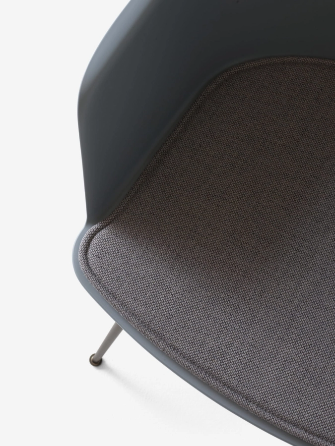 Rely HW33_Light Blue plastic shell w. Re-wool 0718 seat pad Bronzed base.jpg