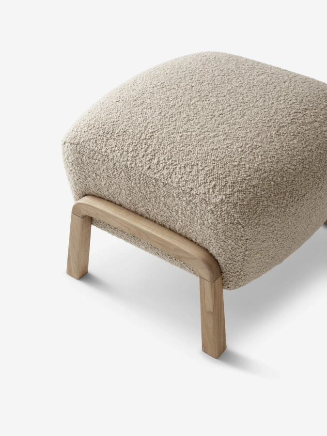 Wulff_Pouf_ATD3_Oiled Oak w. Karakorum 003-closeup.jpg