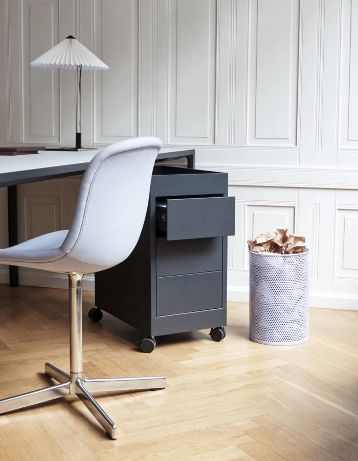 New Order Trolley B 3 drawer charcoal_Matin Table Lamp white_Neu 10 Atlas 631 polished alu swivel.jpg