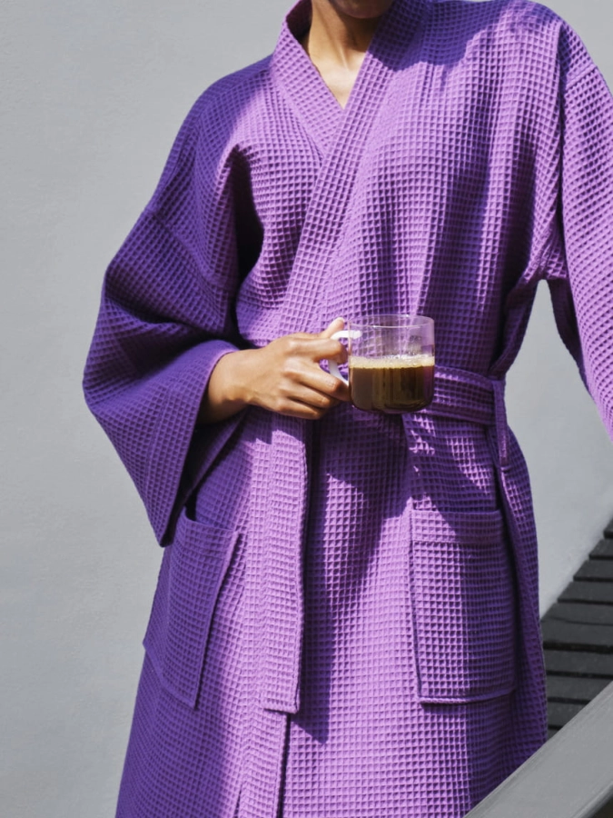 Waffle Bathrobe vibrant purple_Borosilicate Mug pink with white handle.jpg