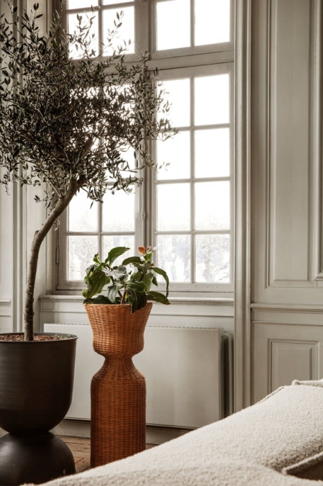 fermLIVING-SS22-AgnesPlantStandTall-HourglassPot-image-1.jpg